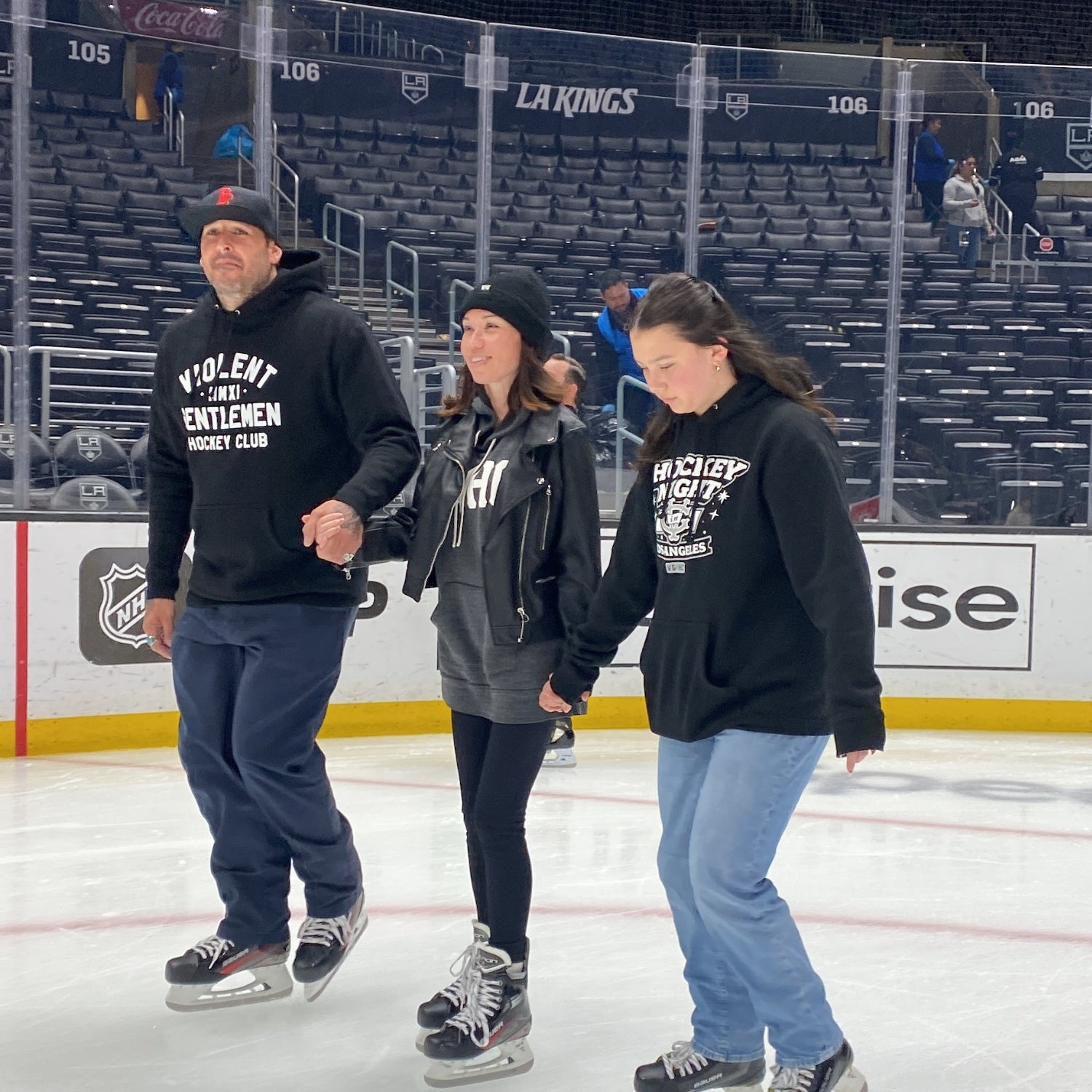 Delseyfly metoparis Hockey Clothing Company gets a group of fans together to go to a NHL Los Angles Kings LAK game and then skate on the ice after
